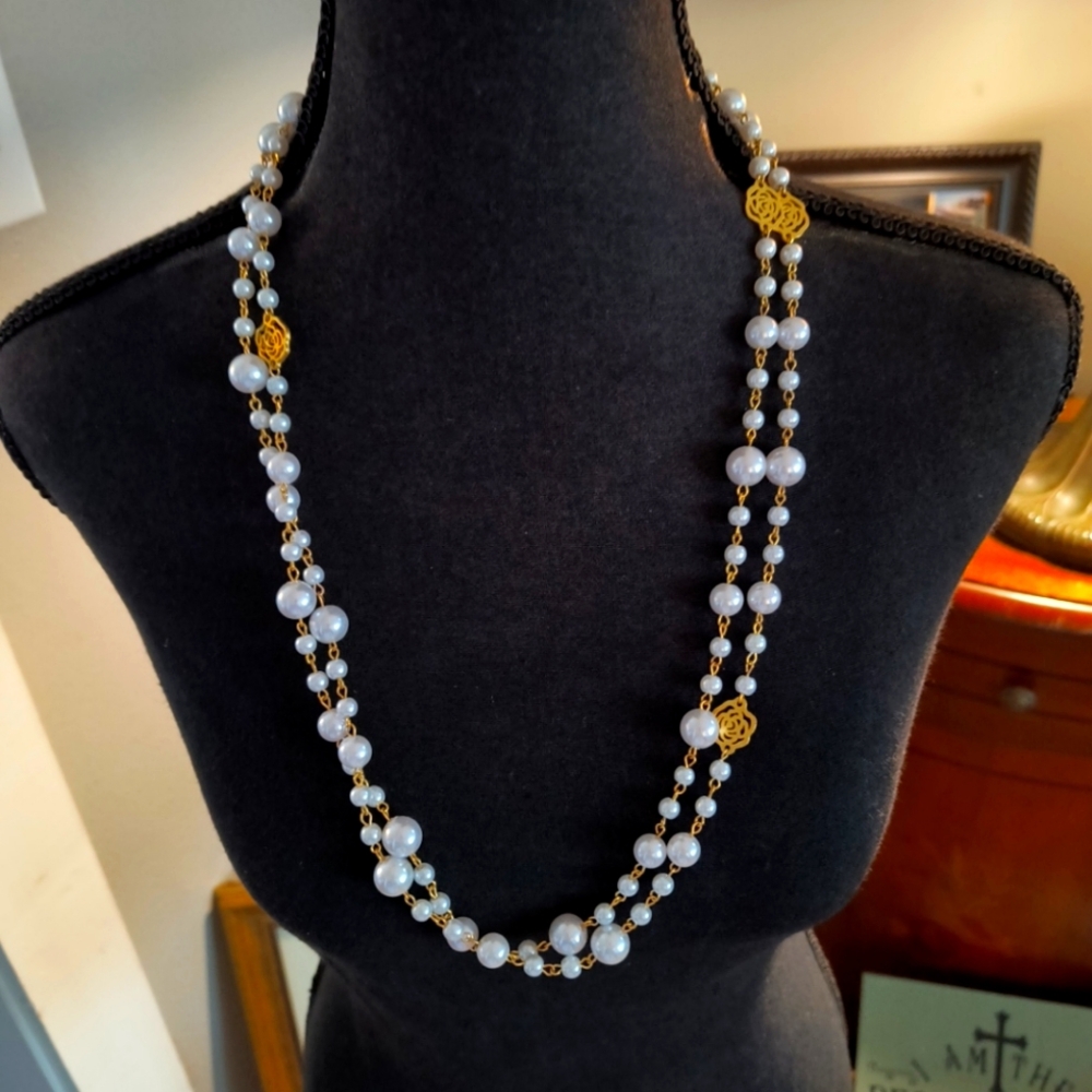 Elegant Gold and White Beaded Necklace